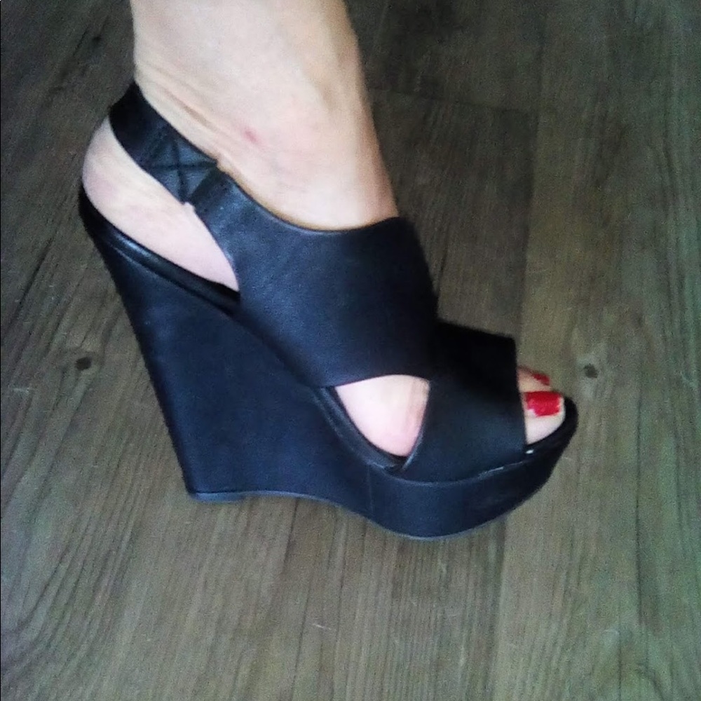 Black platform heal Steve Madden